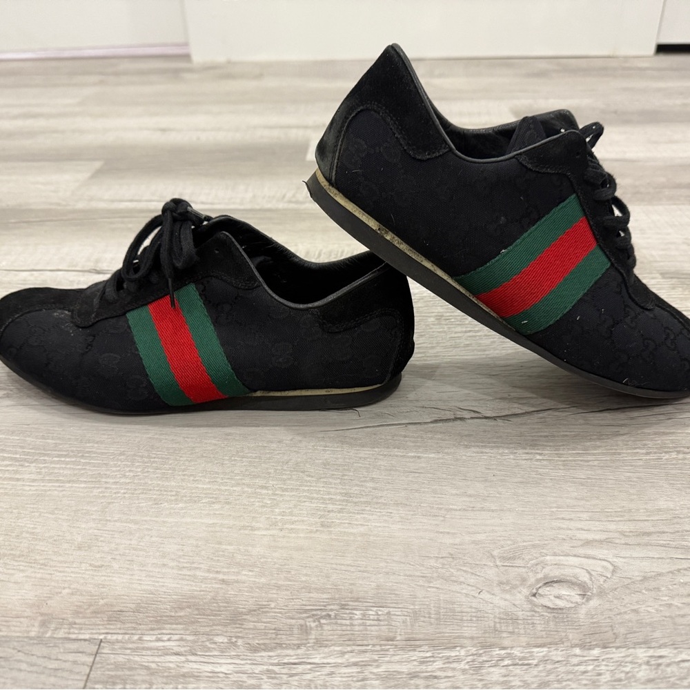 Gucci Black and Red Sneakers Sleek Design